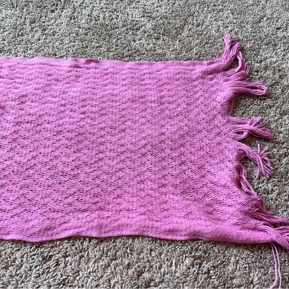 pink acrylic knit scarf - Picture 5 of 5